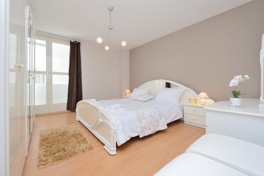Apartment Kalelarga Zadar Rum bild